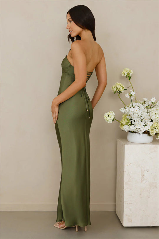 Damen Elegantes trägerloses Maxikleid mit schimmerndem Satin und figurbetontem Schnitt EB