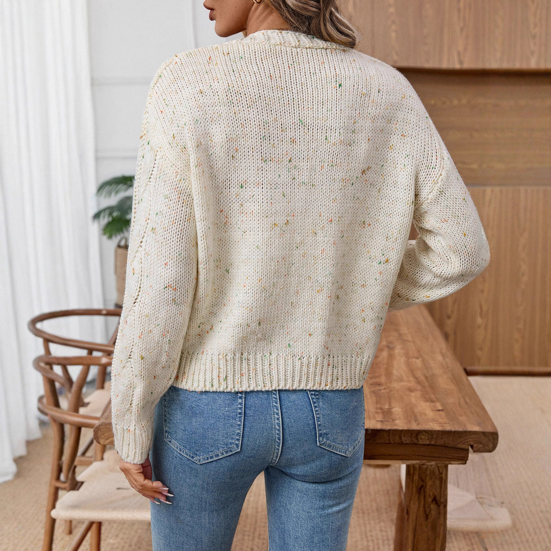 Damen Strickjacke mit Zopfmuster und knopfverziertem Ausschnitt EB