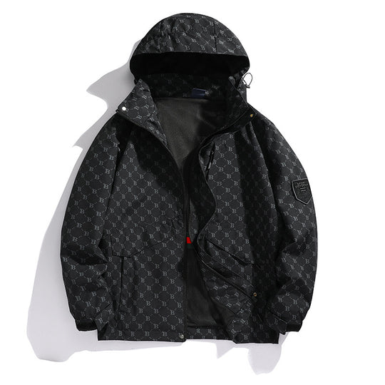 Herren Kapuzen-Softshelljacke mit Allover‑Monogramm, atmungsaktivem Meshfutter und Reißverschlusstaschen EB