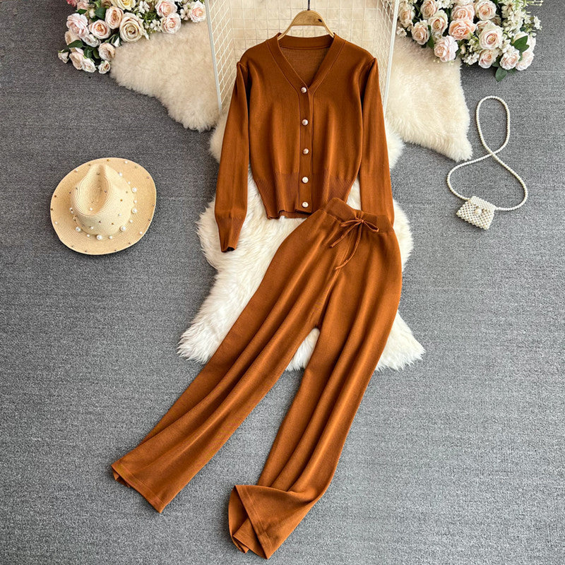 Damen Strickanzug mit weitem Bein und Knopfleiste EB