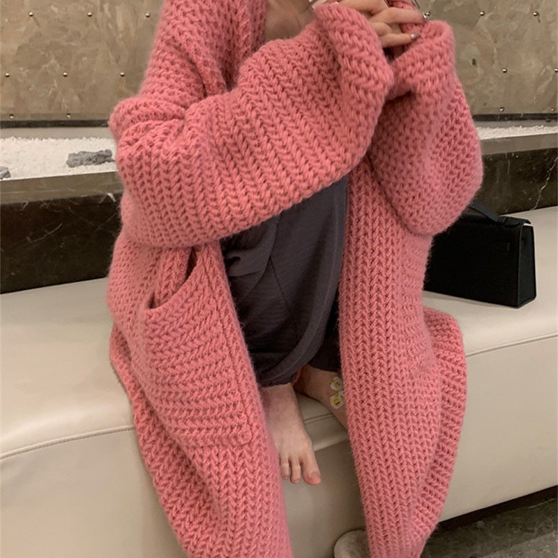 Damen Lange Strickjacke mit praktischen Taschen und modischem Zopfmuster EB