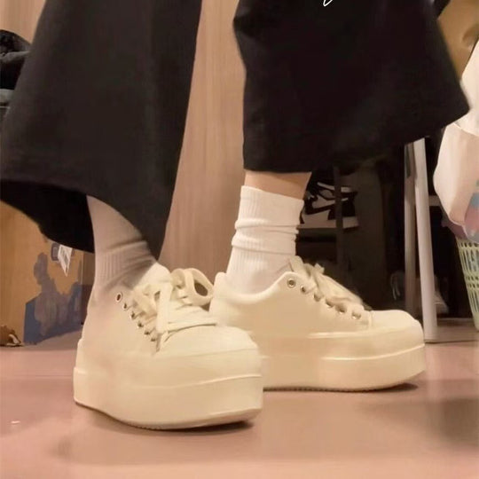 Damen Plateau-Sneaker mit stylischem Obermaterial und komfortabler Sohle EB