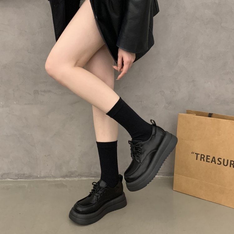 Damen modische Sneaker im urbanen Stil mit robustem Sohlenprofil und eleganten Details EB