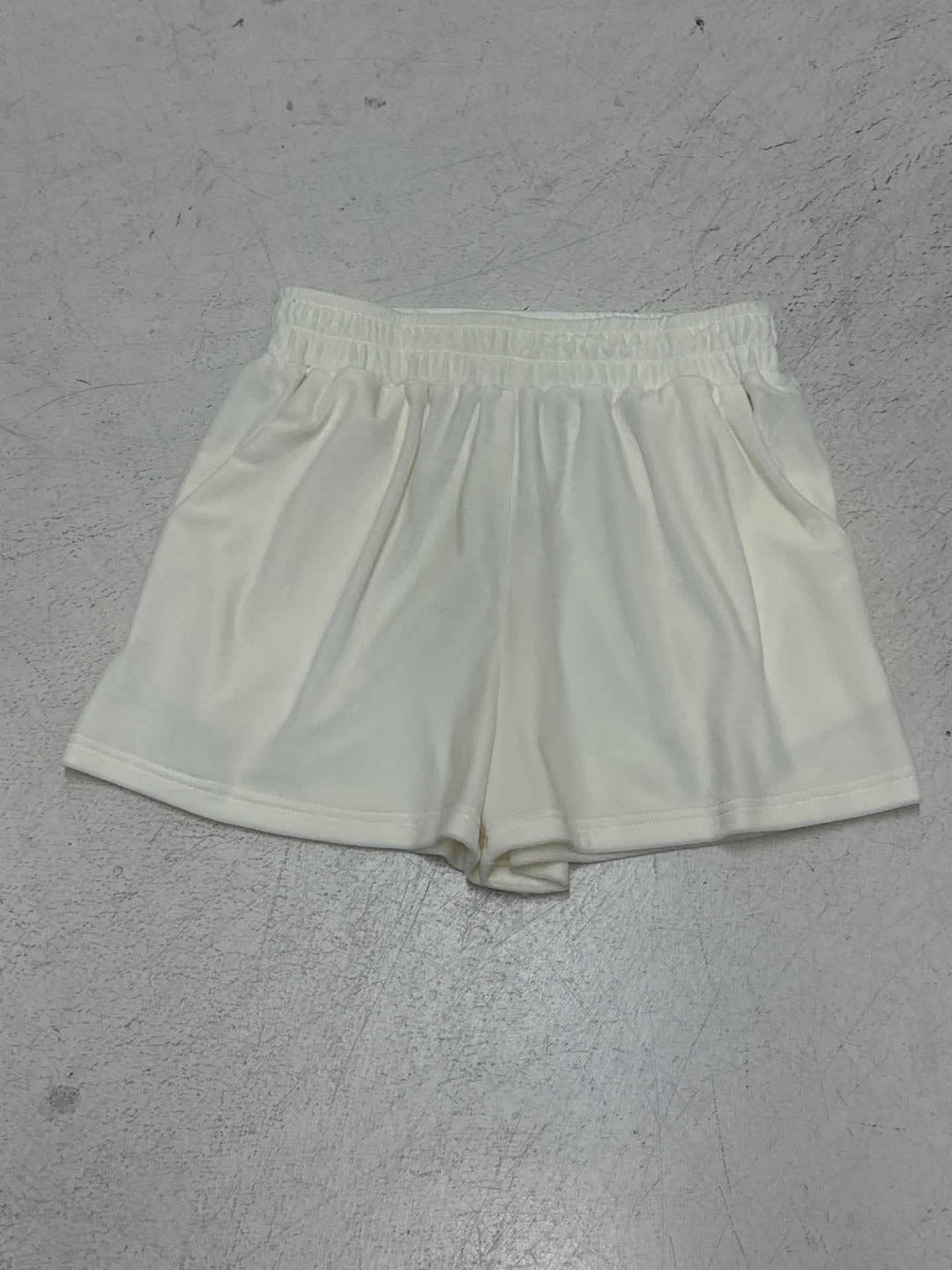 Damen nan kurze Kapuzenjacke mit Taillen-Tunnelzug, glänzender Satinoptik, Frontreißverschluss und elastischen Bündchen EB