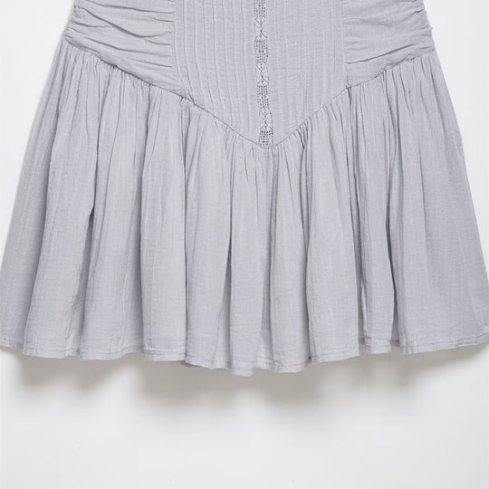 Damen sommerliches Minikleid mit feinen Rüschendetails und strukturierter Passform EB