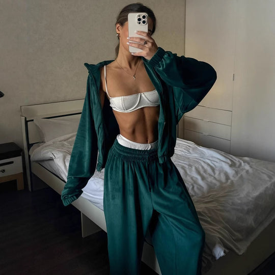 Damen lässiges Lounge-Zweiteiler Set mit Oversize Zipjacke und weitem Bundhose Eichborn Berlin