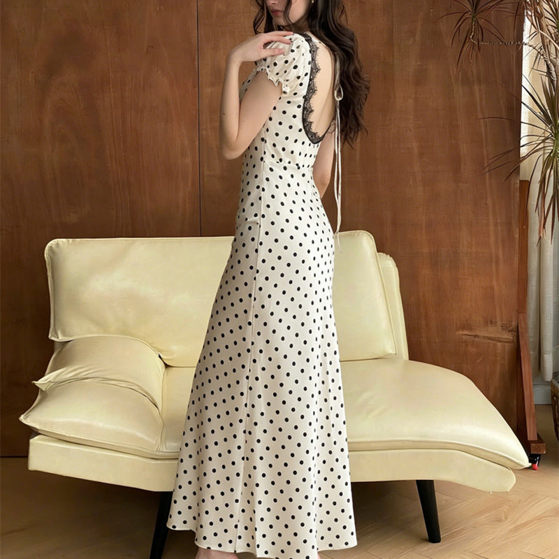 Damen Polka Dot Maxikleid mit eleganten Rüschendetails und nostalgischem Ausschnitt EB