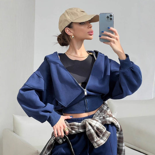 Damen kurzes Kapuzen-Sweatjacke mit Balloonärmeln und elastischer High-Waist Palazzo-Freizeithose Eichborn Berlin