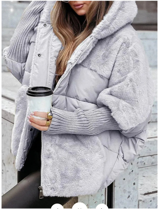 Damen nan oversized gesteppte Winterjacke mit Kunstfellpanelen, Kapuze und integrierten Rippenärmel-Details EB