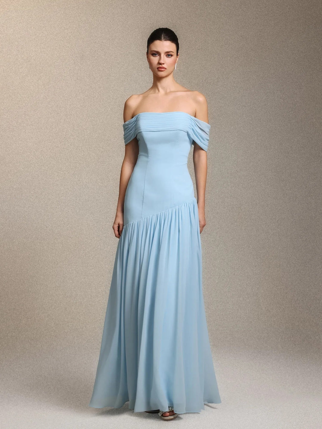 Damen Elegantes schulterfreies Maxikleid mit drapierten Details EB