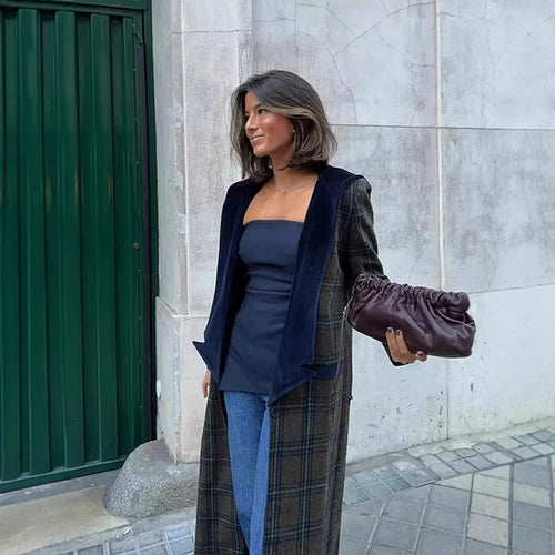 Damen Langblazer mit elegantem Karomuster und Samtkragen EB