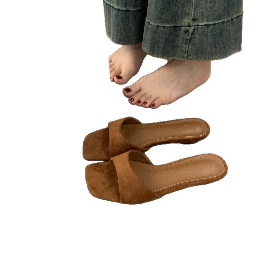 Damen Komfortable Slipper mit breitem Riemen und leichtem Absatz EB