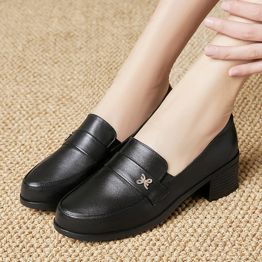 Damen Elegante und komfortable Mokassins mit modischem Schmuckdetail EB