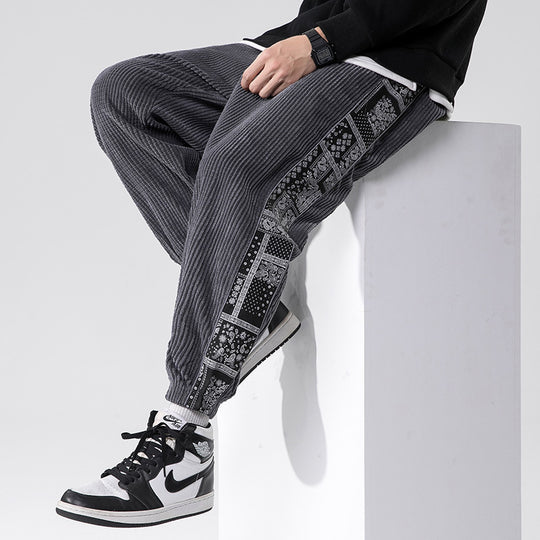 Herren nan Cord-Jogger mit Bandana-Seiteneinsatz, elastischem Bund, schmal zulaufender Knöcheln und geripptem Strukturstoff EB