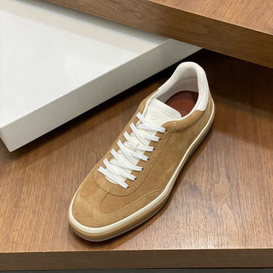 Damen Sneaker aus weichem Wildleder mit raffiniertem Schnürsystem EB