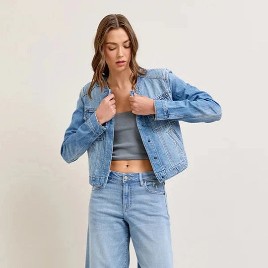 Damen Jeansjacke im lässigen Cropped-Schnitt mit praktischen Taschen und Knopfdetails EB