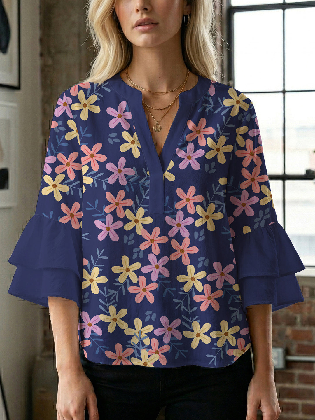 Damen Bluse mit voluminösen Flügelärmel und intensivem Blattmuster EB