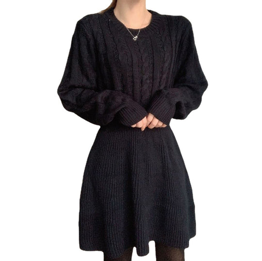 Damen Strickkleid mit strukturiertem Zopfmuster und femininer Silhouette EB