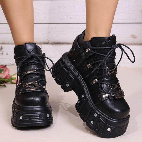 Damen Trendige und auffällige Sneakers mit modischen Details EB