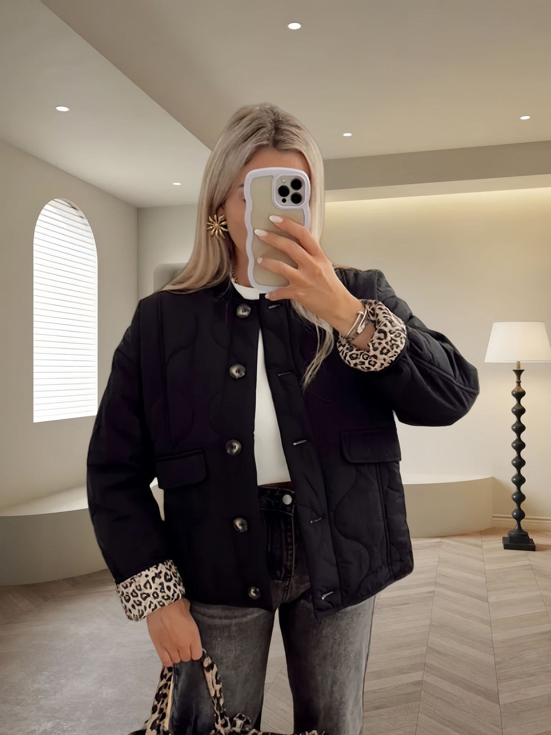 Damen gesteppte Leichtjacke mit trendigen Animal-Print-Ärmeln EB