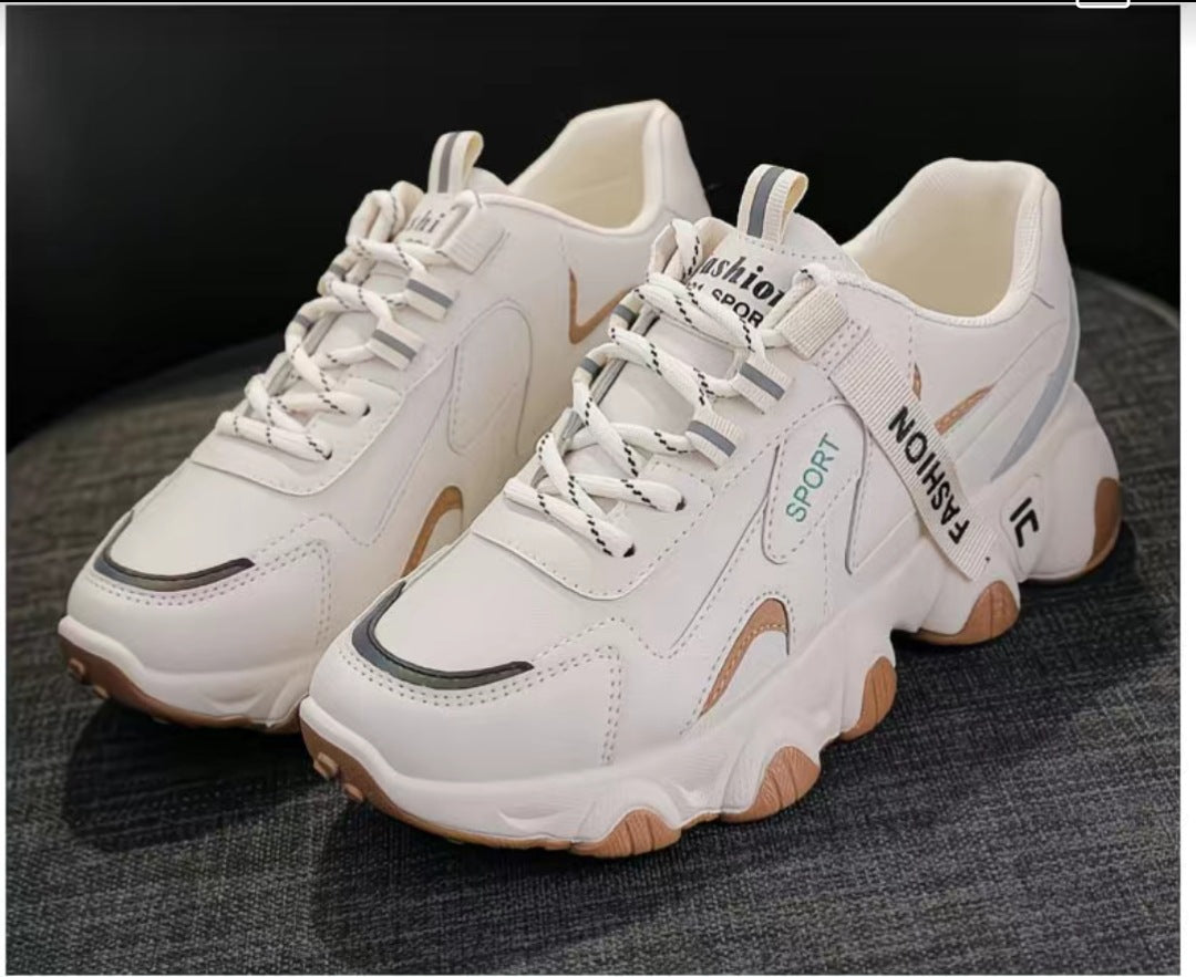 Damen Sportliche Sneaker mit atmungsaktiver Mesh-Oberfläche und dämpfender Laufsohle EB