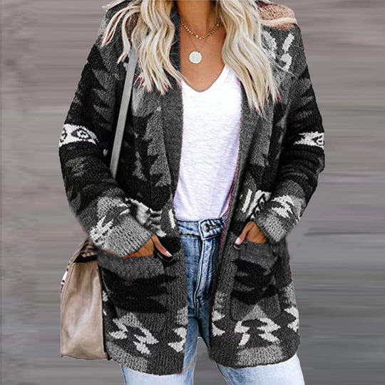 Damen Strickjacke im modernen Ethno-Design mit aufgesetzten Taschen und lässigem Schnitt EB