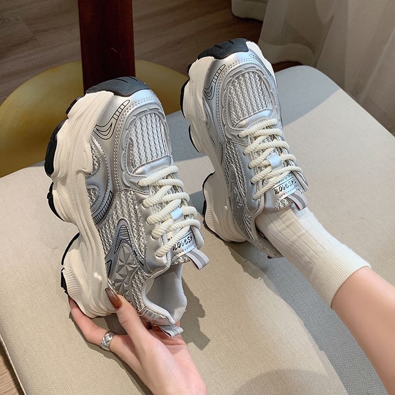Damen Sportliche Sneakers mit atmungsaktiver Mesh-Oberfläche und designstarker Dämpfung EB