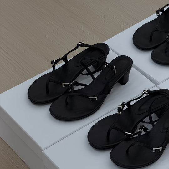 Damen Zehentrenner-Sandalen mit eleganten und flexiblen Riemen EB