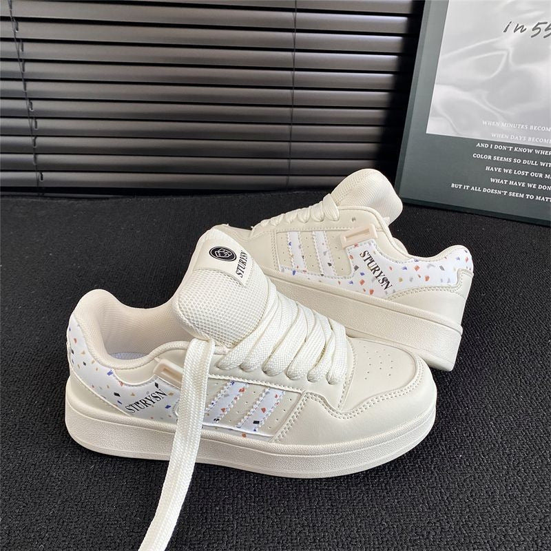 Damen Sportliche Sneakers mit zeitgemäßem Design und atmungsaktiven Einsätzen EB