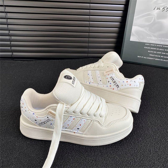 Damen Sportliche Sneakers mit zeitgemäßem Design und atmungsaktiven Einsätzen EB