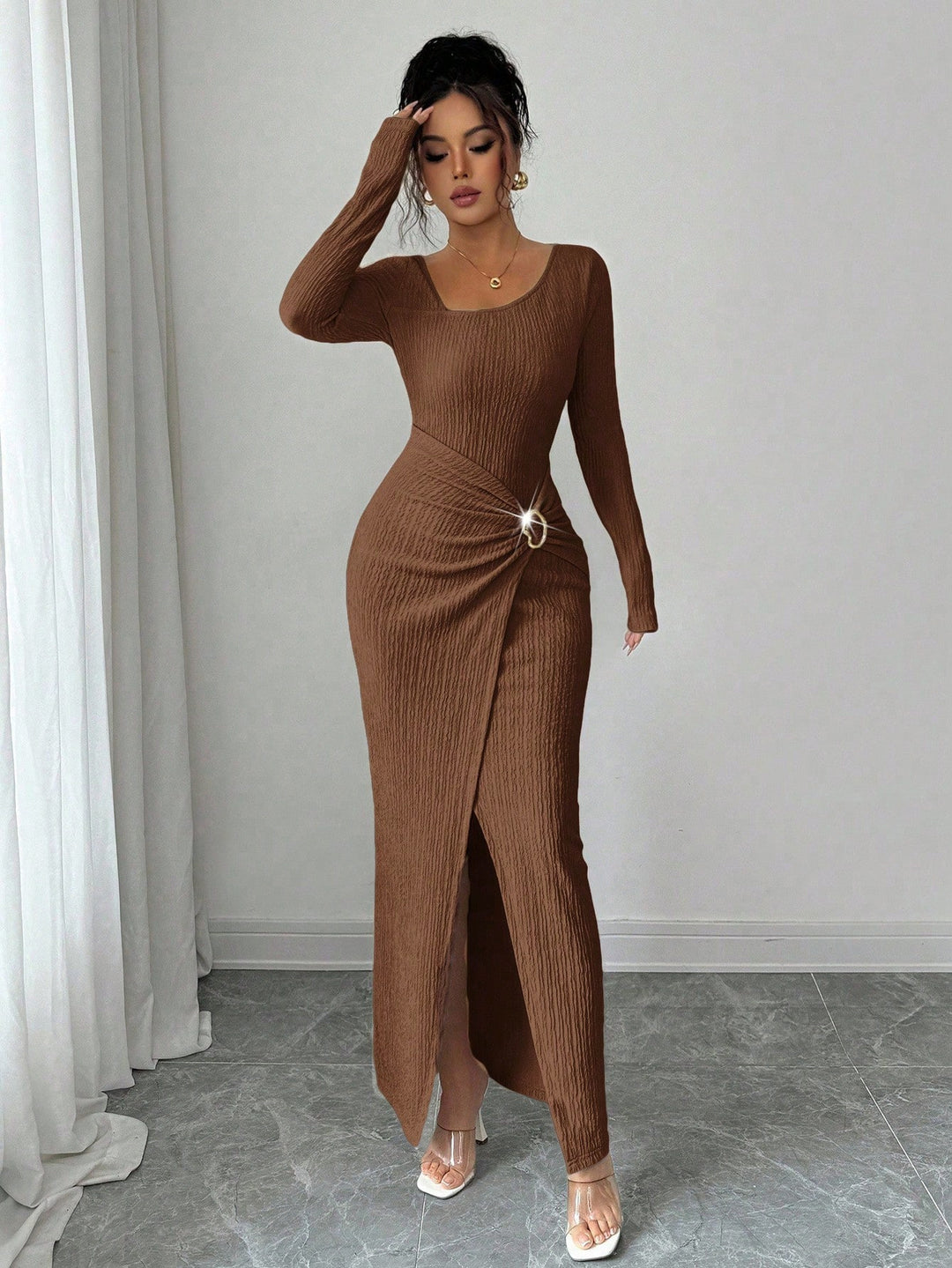 Damen nan figurbetontes Maxikleid aus geripptem Strick mit Wickeldetail und Schlitz EB