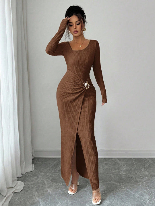 Damen nan figurbetontes Maxikleid aus geripptem Strick mit Wickeldetail und Schlitz EB