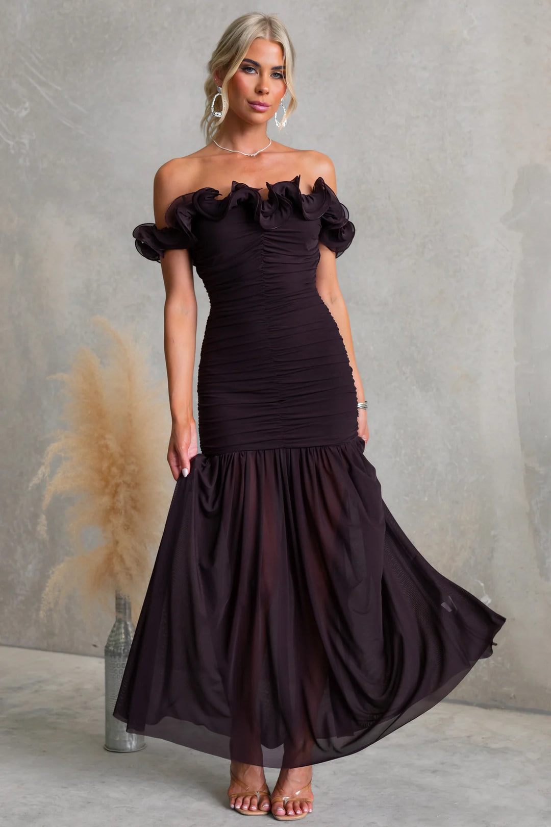 Damen Off-Shoulder Maxikleid mit voluminösen Rüschendetails und elegantem Taillenschnitt EB