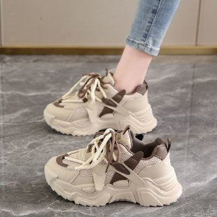 Damen Sportliche Sneakers mit dämpfender Sohlenkonstruktion und innovativem Design EB