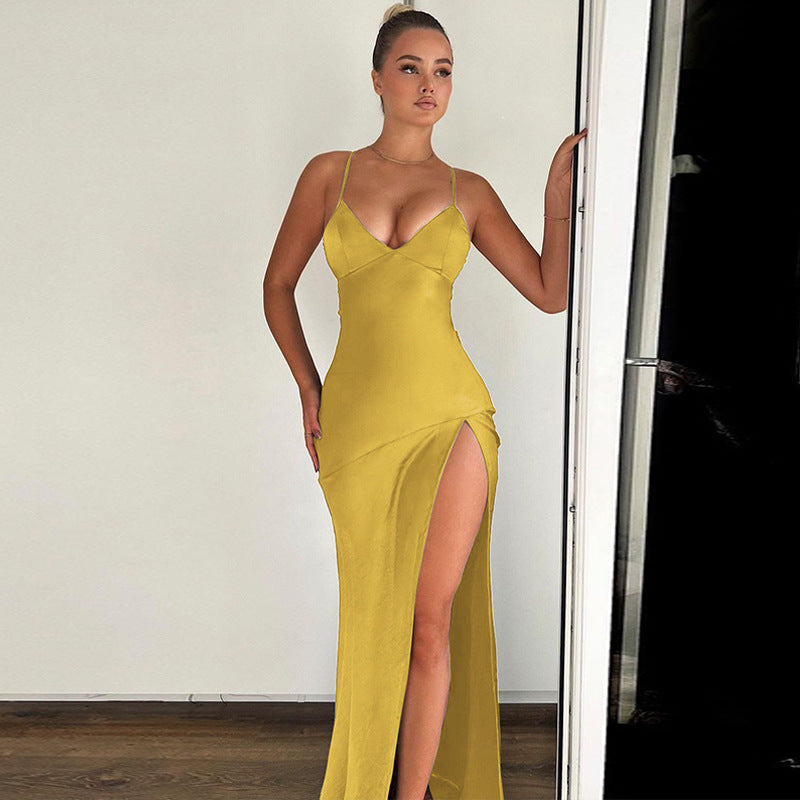 Damen Elegantes und figurbetontes Abendkleid mit seidigem Stoff und hohem Schlitz EB