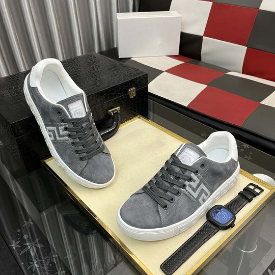 Damen Sneakers mit modischem Logo-Detail und rutschfester Laufsohle EB