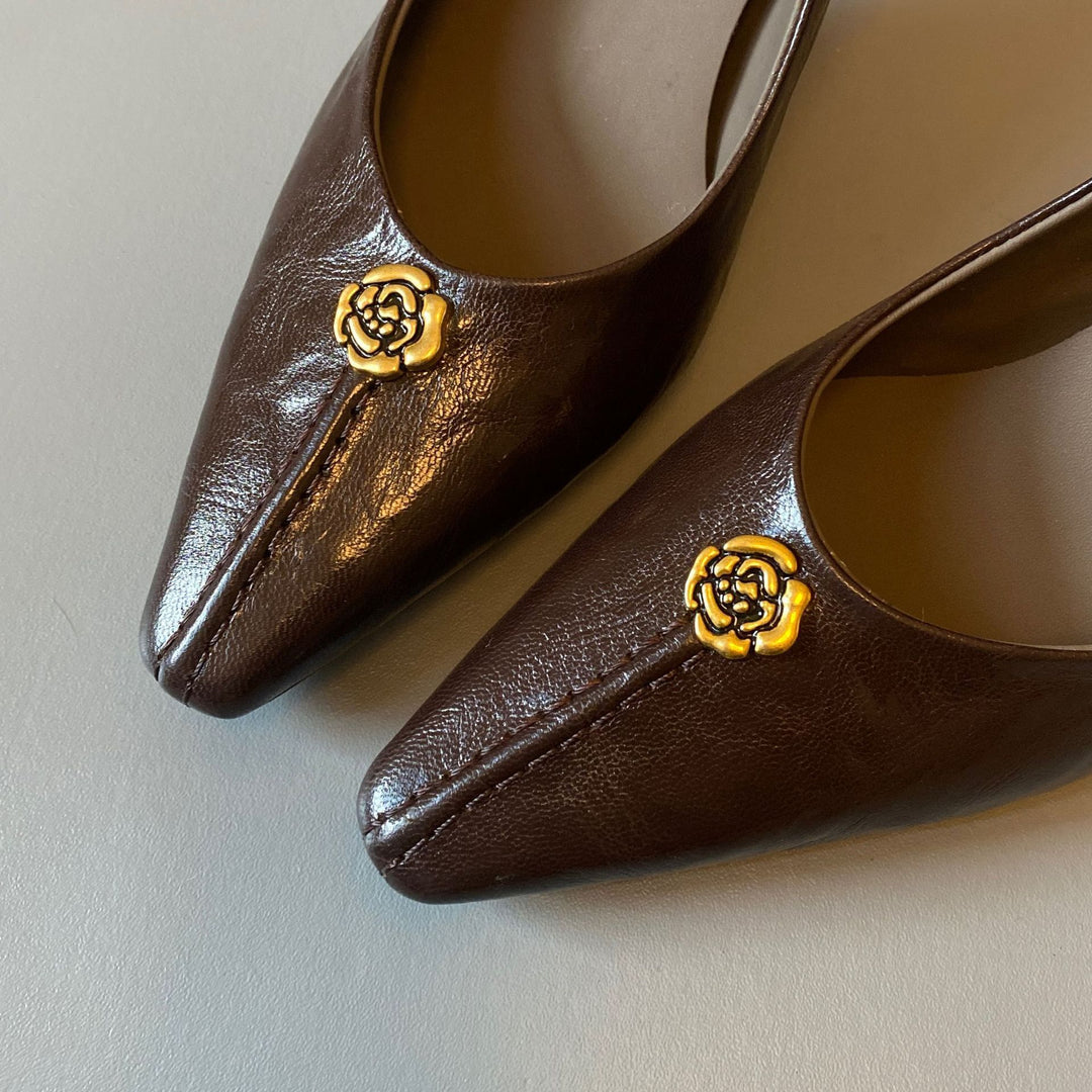 Damen elegante Pumps mit einzigartiger Goldapplikation und komfortablem Blockabsatz EB