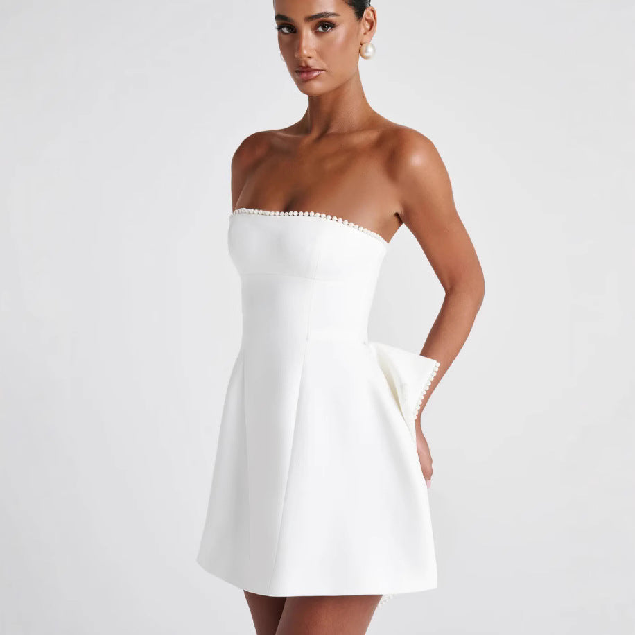 Damen Cocktailkleid mit schulterfreiem Design und perlenverziertem Saum EB