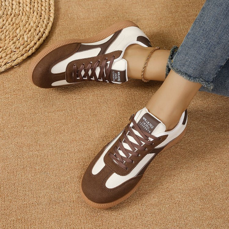 Damen Retro-Plateau-Sneaker mit Wildlederapplikationen und dekorativer Schnallenlasche EB