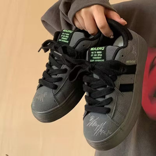 Damen Sportliche Sneakers mit strapazierfähigem Obermaterial und rutschfester Sohle EB