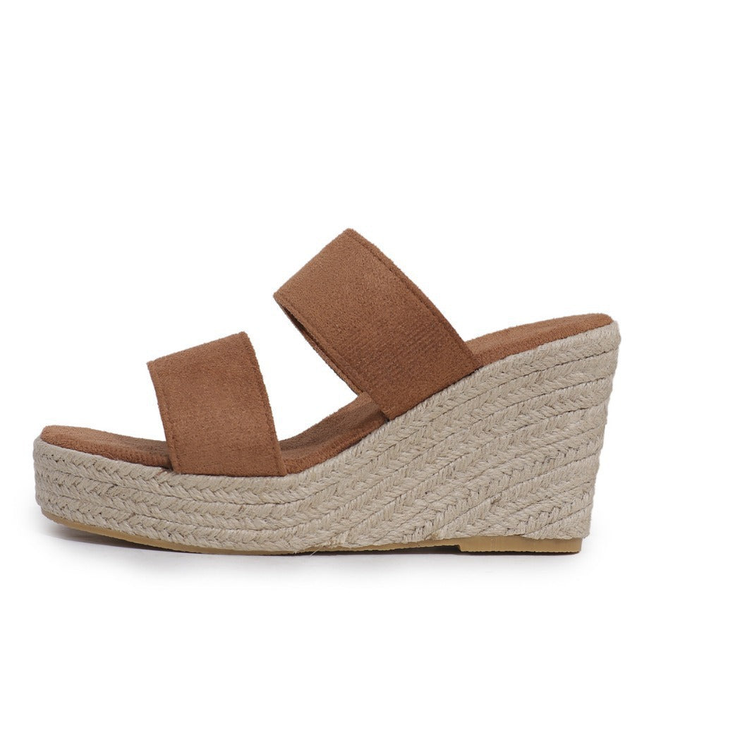 Damen Plattform-Pantoletten mit breiten Riemen und rutschfester Sohle EB