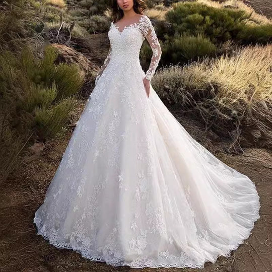 Elegantes Damen Hochzeitskleid mit Spitzenverarbeitung & voluminösem Rock für Hochzeit | EB