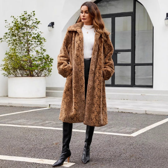 Damen Longblazer aus flauschigem Kunstfell mit modischem Schlangenmuster EB
