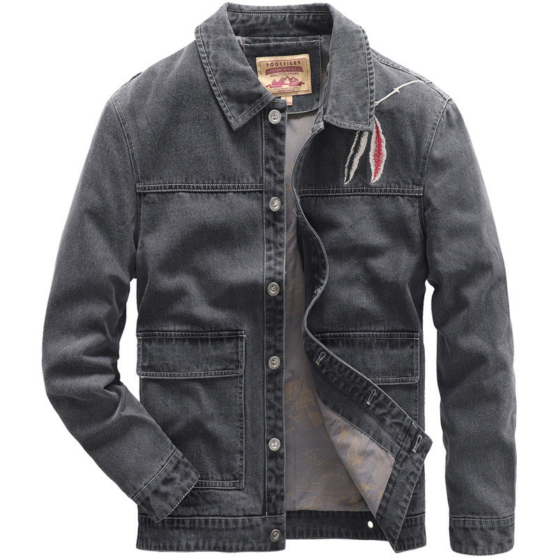 Herren Jeans-Truckerjacke mit Stickdetail und aufgesetzten Taschen EB