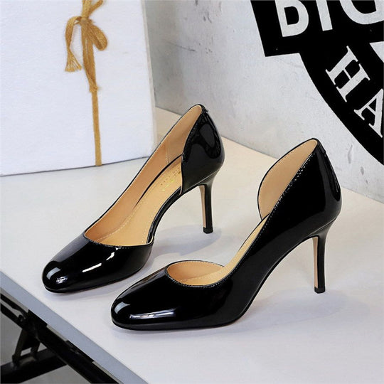 Damen Elegante Lack‑Pumps mit geschwungener Fersenlinie und mittelhohem Stiletto‑Absatz EB