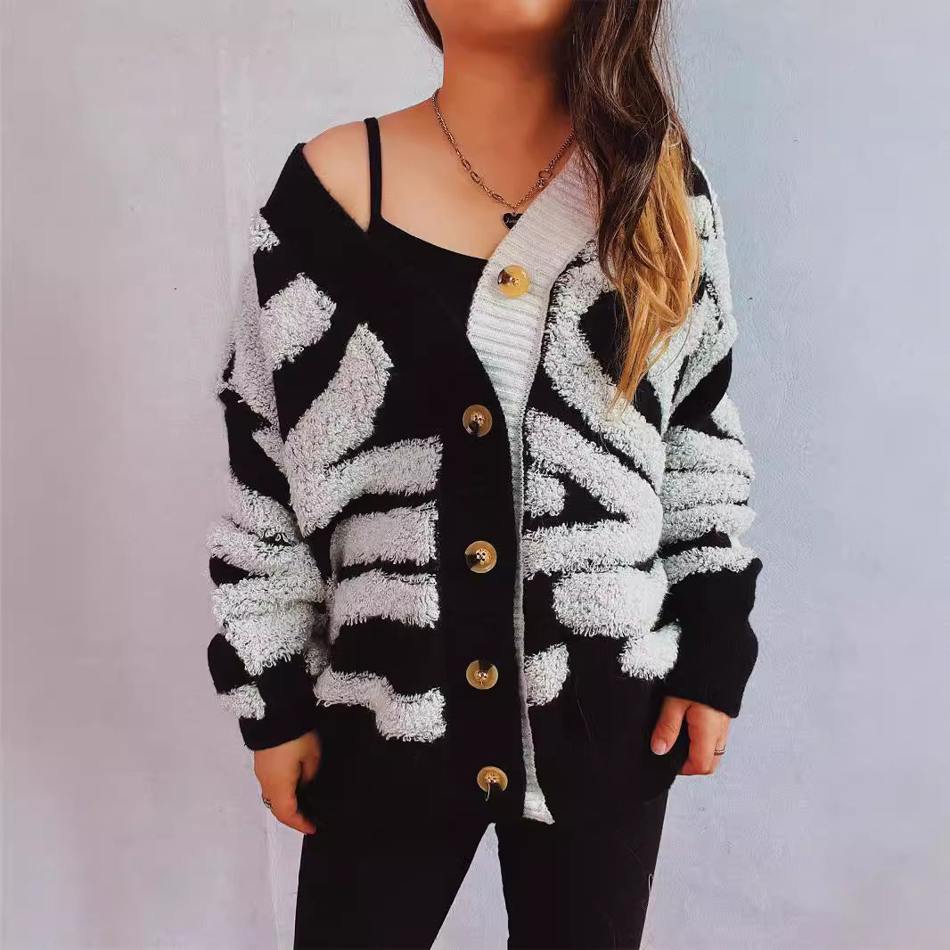 Damen Grobstrickjacke mit dekorativem Mustermix und eleganten Knopfdetails EB