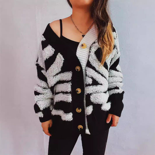 Damen Grobstrickjacke mit dekorativem Mustermix und eleganten Knopfdetails EB