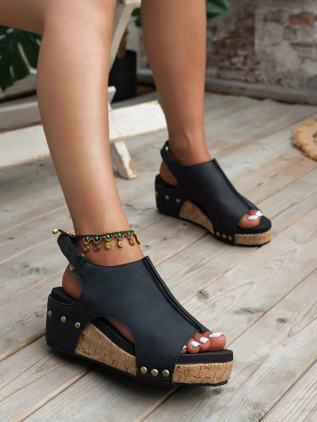 Damen Wedge-Pantoletten mit dekorativem Cut-Out-Design und komfortablem Fußbett EB