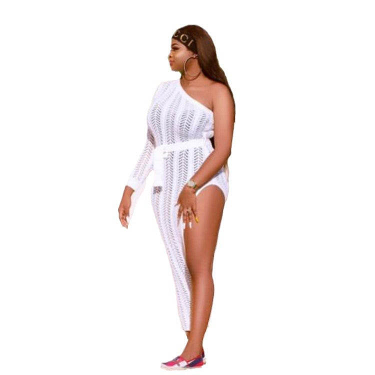 Damen raffinierter Strickmaxikleid mit einem Schulterdesign und hohem Schlitz EB