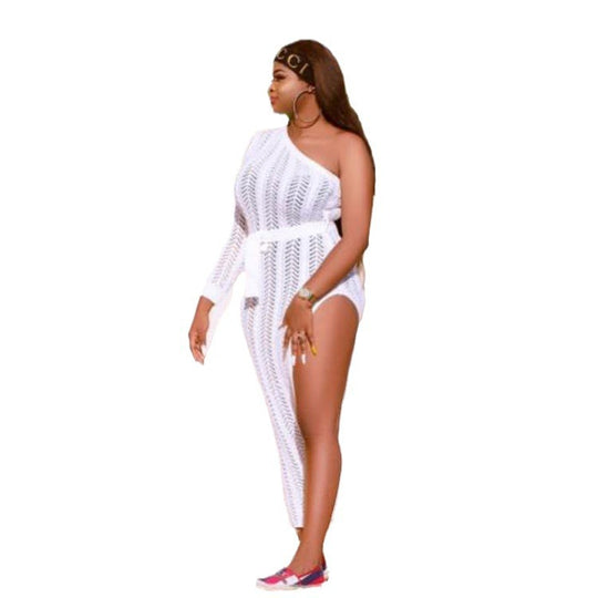 Damen raffinierter Strickmaxikleid mit einem Schulterdesign und hohem Schlitz EB